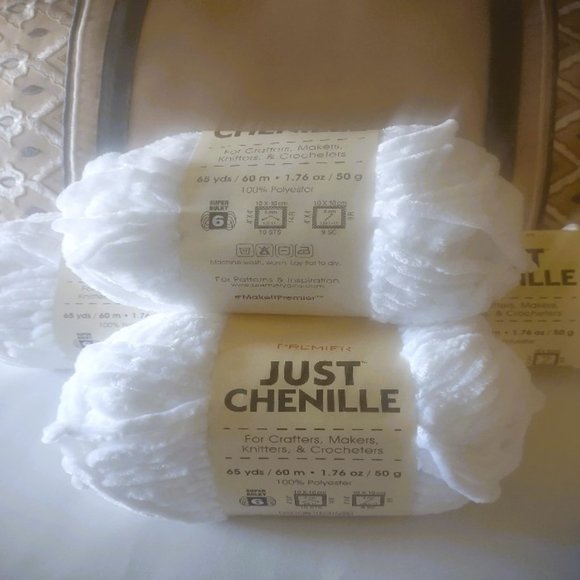 NWT Just Chenille Yarn White Lot of 4 skeins - Picture 3 of 4
